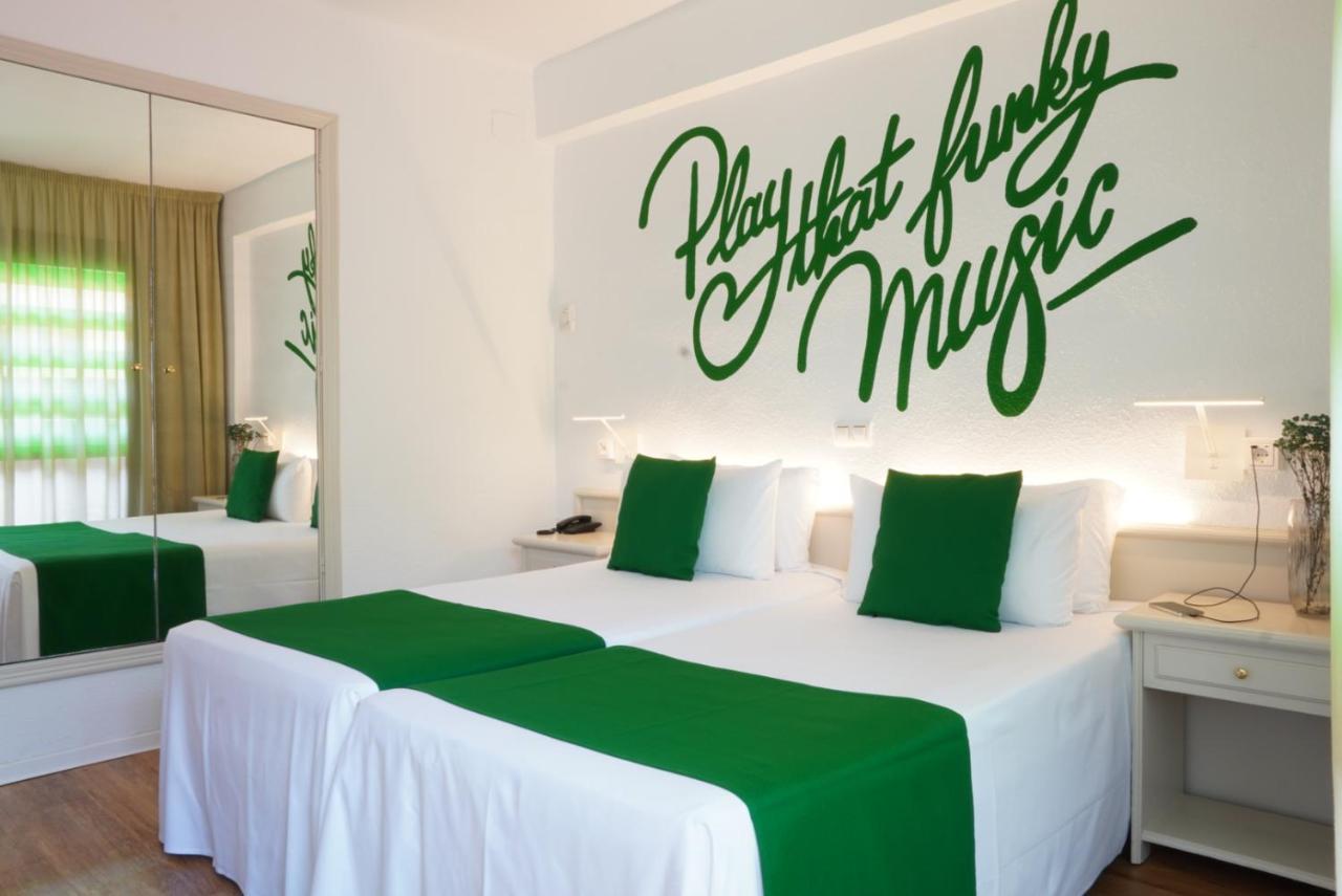 Lloret Vibe Affiliated By Fergus (Adults Only) Lloret de Mar Extérieur photo