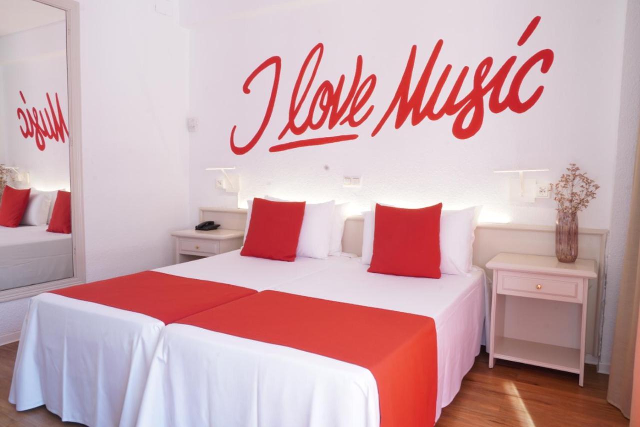 Lloret Vibe Affiliated By Fergus (Adults Only) Lloret de Mar Extérieur photo